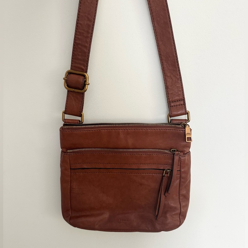 Leather Fossil bag in good condition.